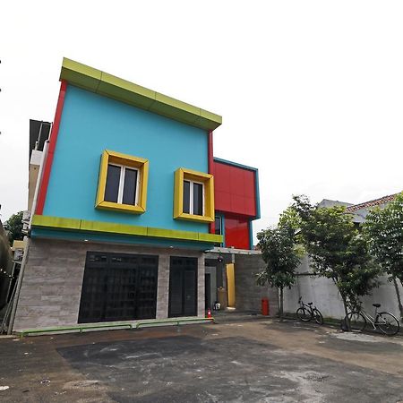 ג'קרטה Reddoorz Plus Near Halim Perdanakusuma 2 מראה חיצוני תמונה